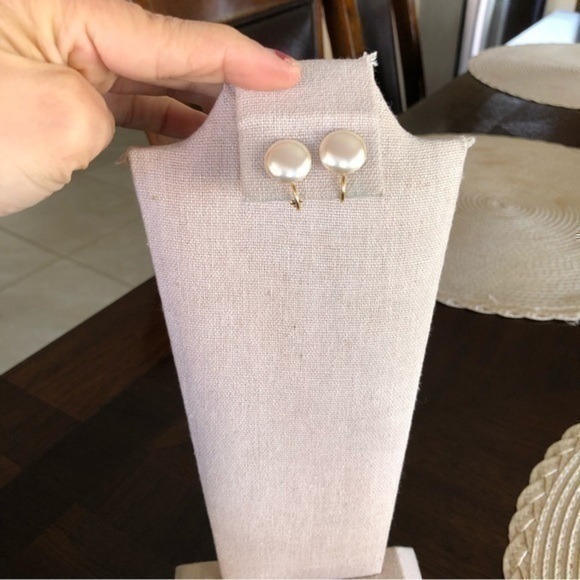 Vintage Screw Back Earrings - Picture 1 of 5